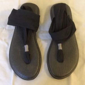 Sanuk Sandals women’s size 8
